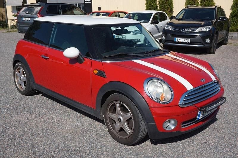Röd Begagnad 2006 Mini Cooper Halvkombi | 44 900 kr (Marknadspris) - Bild 1/4