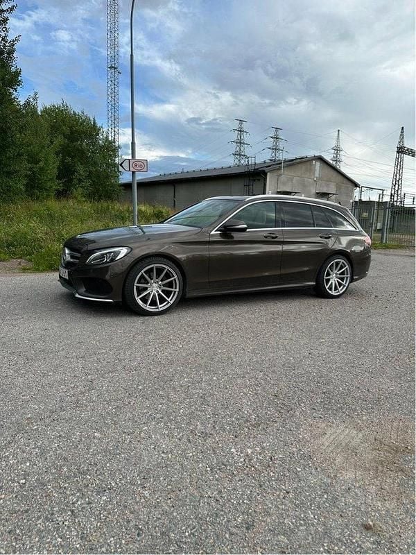 Brun Begagnad 2015 Mercedes C220 AMG line Kombi | 210 000 kr (Dyr) - Bild 1/3