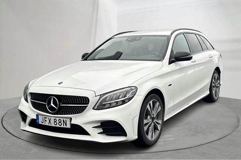 Vit Begagnad 2021 Mercedes C300 AMG Kombi | 269 000 kr - Bild 1/4