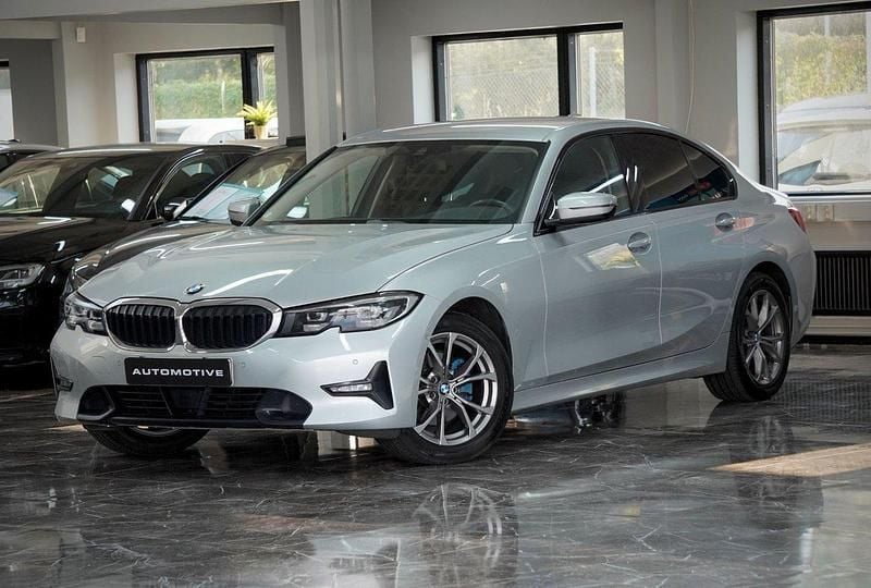 Silver Begagnad 2019 BMW 320 Sport Line Sedan | 269 900 kr (Marknadspris) - Bild 1/4