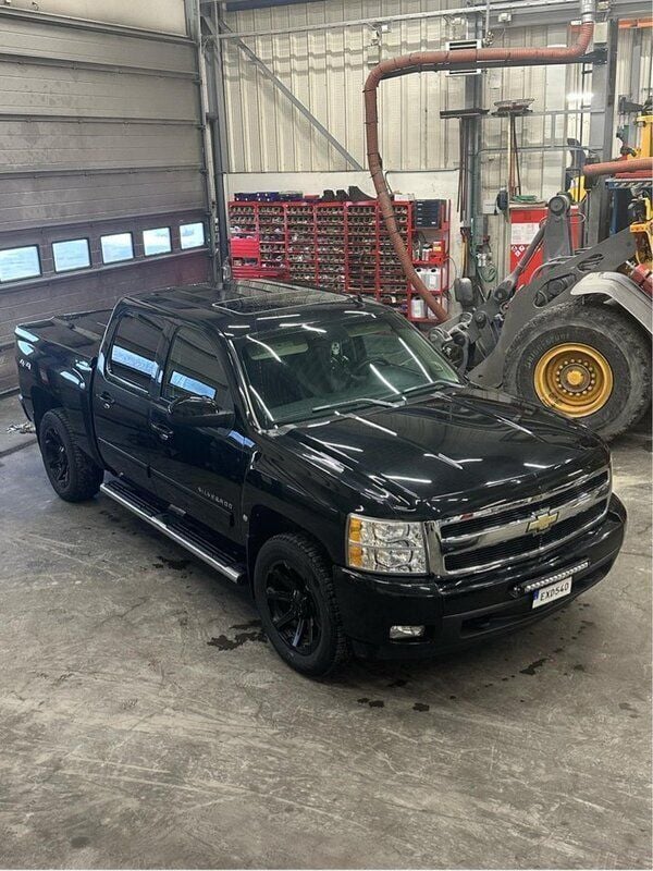 Svart Begagnad 2011 Chevrolet Silverado Sedan | 235 000 kr (Lite dyr) - Bild 1/4