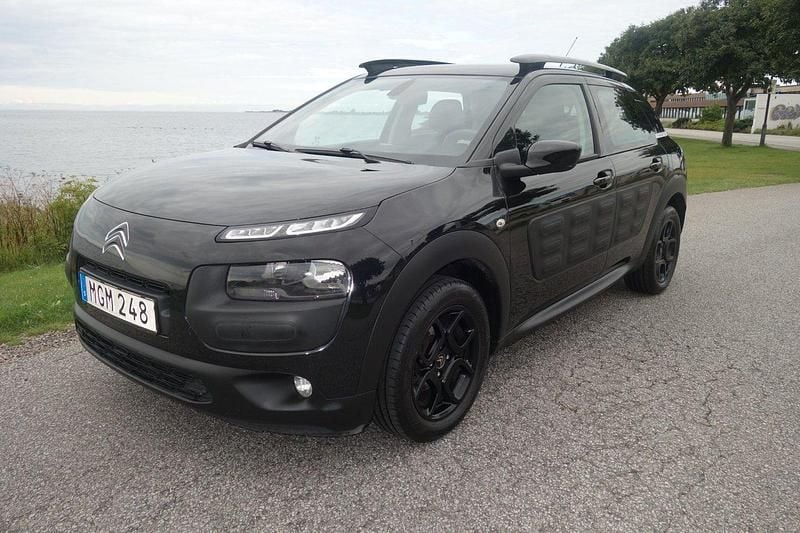 Svart Begagnad 2017 Citroën C4 Cactus PureTech Halvkombi | 89 000 kr (Marknadspris) - Bild 1/4