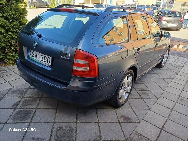 Begagnad Skoda Octavia 141 HK (103 kW) 2006 Mörkgrå (grå) Kombi