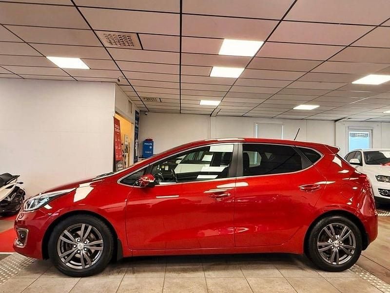 Begagnad Kia Ceed 136 HK (100 kW) 2016 Röd Halvkombi