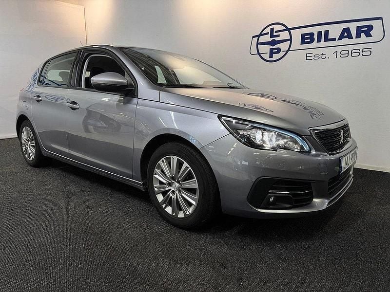 Grå Begagnad 2020 Peugeot 308 Halvkombi | 139 000 kr (Marknadspris) - Bild 1/4