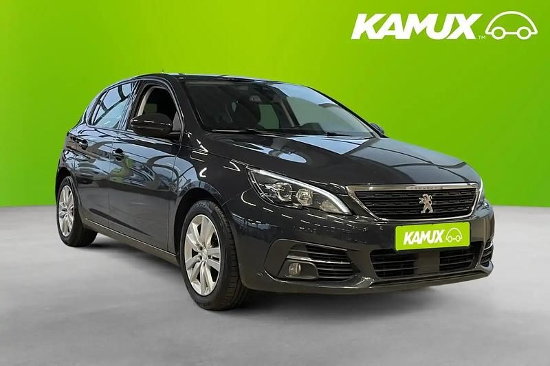 Silver/grå Begagnad 2018 Peugeot 308 Halvkombi | 124 800 kr (Marknadspris) - Bild 1/3
