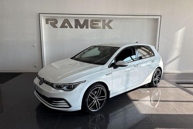 Vit Begagnad 2020 VW Golf VIII Edition Halvkombi | 169 000 kr (Marknadspris) - Bild 1/4