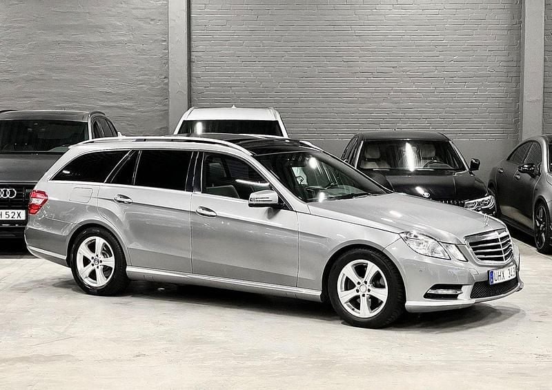 Silver (silver metallic) Begagnad 2012 Mercedes E220 AMG Kombi | 139 900 kr (Marknadspris) - Bild 1/4