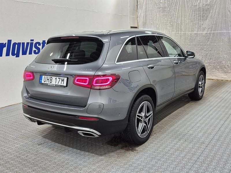 Begagnad Mercedes GLC300e AMG 194 HK (142 kW) 2022 Selenitgrå metallic