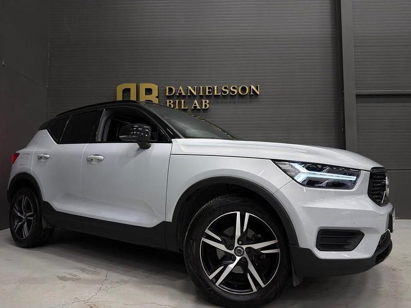Begagnad Volvo XC40 R-Design 163 HK (119 kW) 2020 Grå SUV