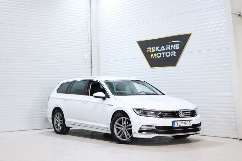 Vit Begagnad 2017 VW Passat R-line Kombi | 149 800 kr (Marknadspris) - Bild 1/3