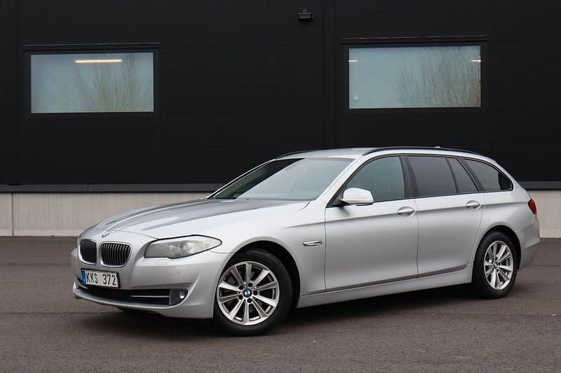 Begagnad BMW 523 204 HK (150 kW) 2010 Ljusgrå Kombi