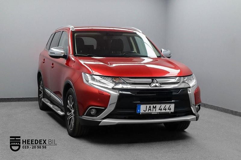 Mörkröd Begagnad 2015 Mitsubishi Outlander SUV | 149 800 kr (Marknadspris) - Bild 1/4