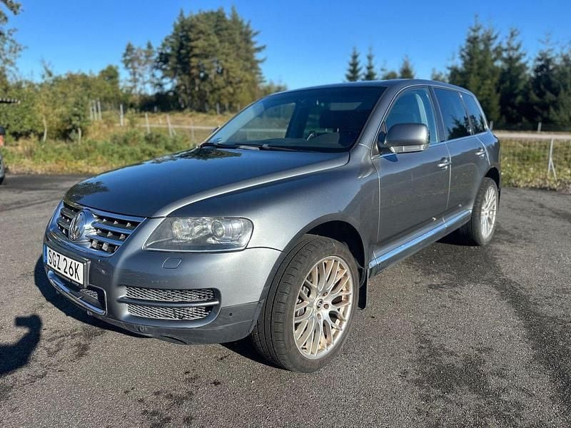 Grå Begagnad 2006 VW Touareg SUV | 78 000 kr - Bild 1/4