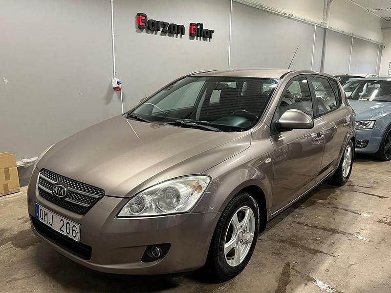 Grå Begagnad 2008 Kia Ceed Halvkombi | 34 500 kr (Marknadspris) - Bild 1/4