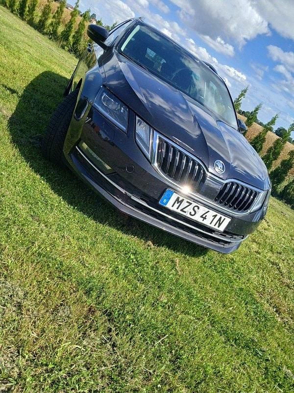 Svart Begagnad 2020 Skoda Octavia Style Kombi | 75 000 kr - Bild 1/4