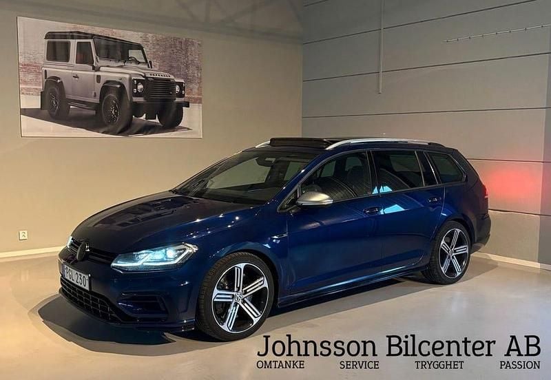Mörkblå Begagnad 2017 VW Golf VII R Kombi | 249 900 kr (Lite dyr) - Bild 1/4