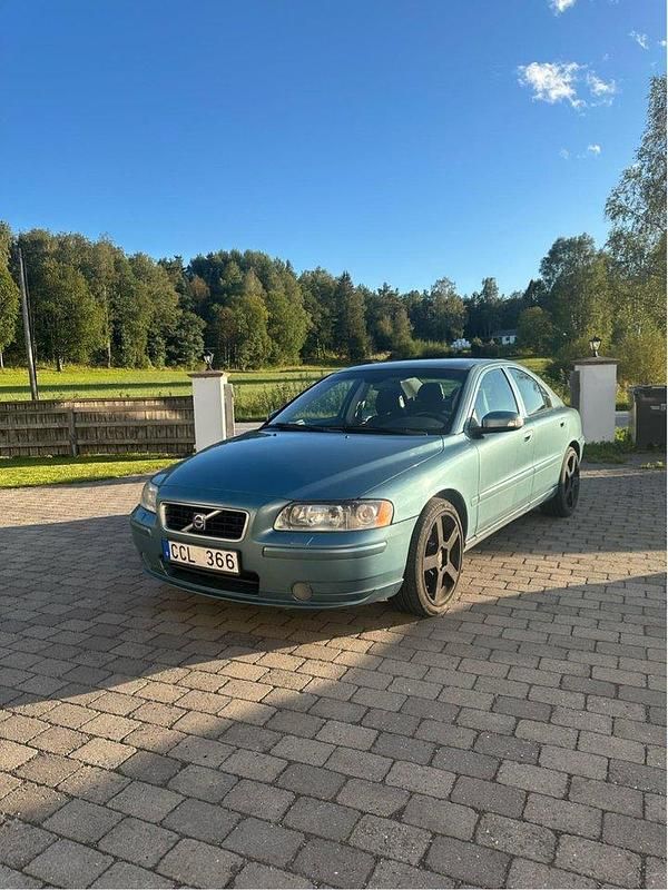 Blå Begagnad 2007 Volvo S60 Kinetic Sedan | 22 000 kr (Superpris) - Bild 1/4