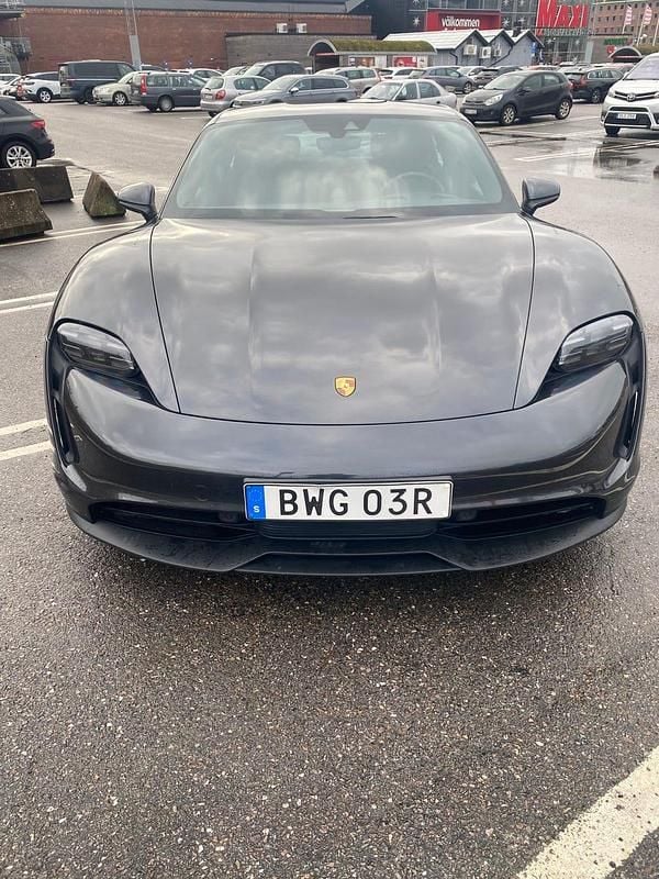 Begagnad 2021 Porsche Taycan 4S Sedan | 679 000 kr (Bra pris) - Bild 1/4