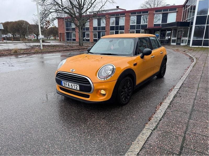 Orange Begagnad 2016 Mini ONE Pepper Halvkombi | 85 000 kr (Bra pris) - Bild 1/4