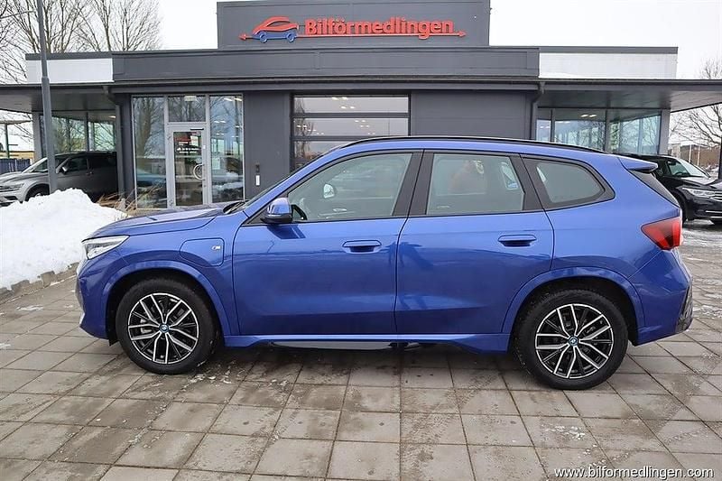 Begagnad BMW X1 M Sport 177 HK (130 kW) 2024 Blå samma som bilen SUV
