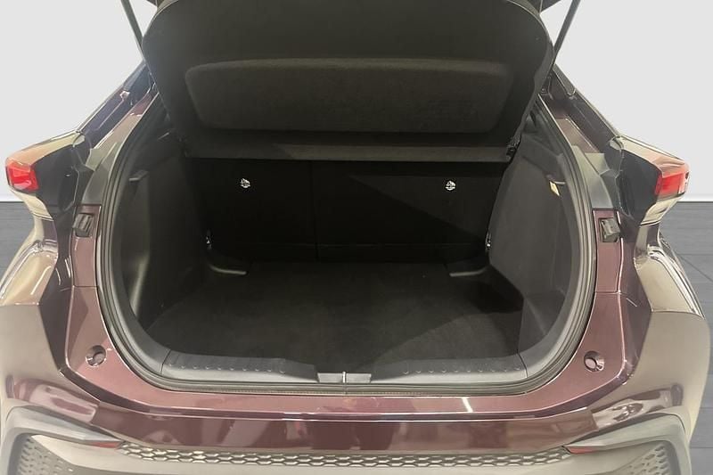 Begagnad Toyota C-HR Style 200 HK (147 kW) 2024 Lila SUV