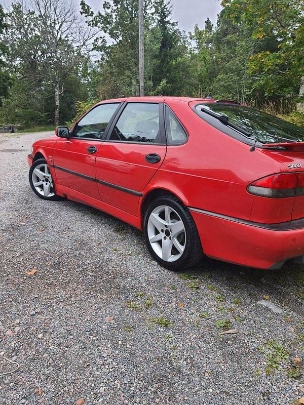 Röd Begagnad 2002 Saab 9-3 Aero Halvkombi | 16 900 kr (Bra pris) - Bild 1/4