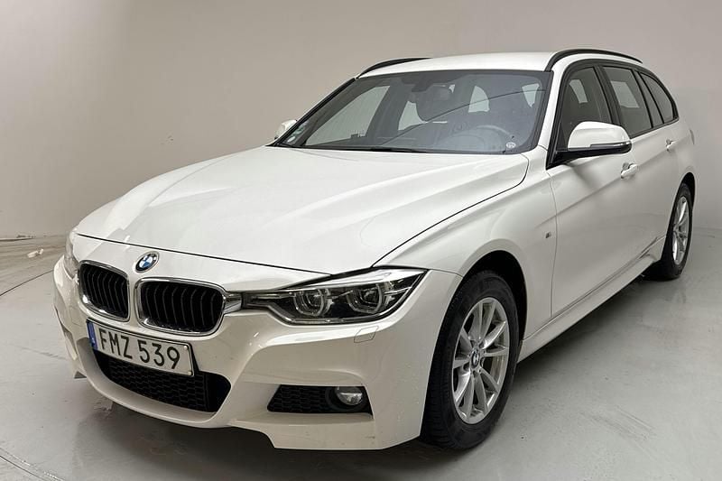 Vit Begagnad 2018 BMW 320 Shadowline Kombi | 180 000 kr (Bra pris) - Bild 1/4