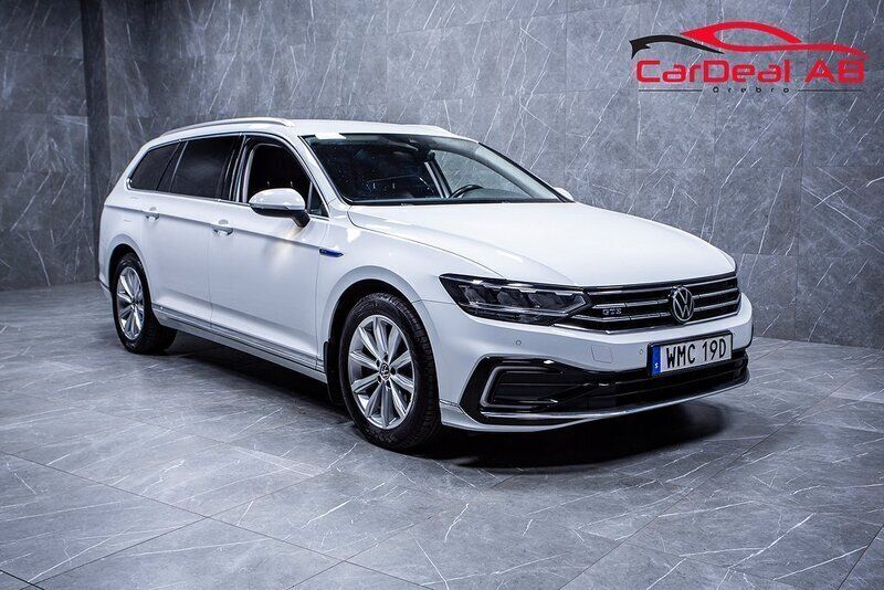 Vit Begagnad 2022 VW Passat GTE Kombi | 204 700 kr (Bra pris) - Bild 1/4