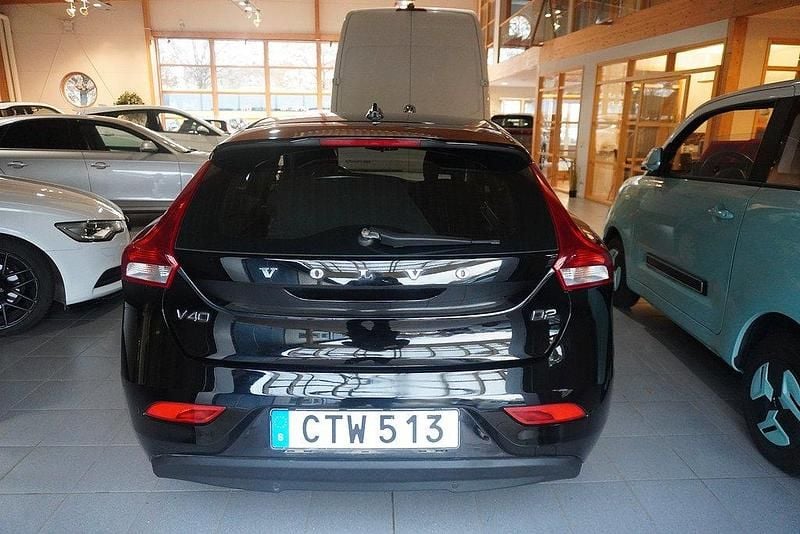 Begagnad Volvo V40 Kinetic 120 HK (88 kW) 2015 Svart Halvkombi