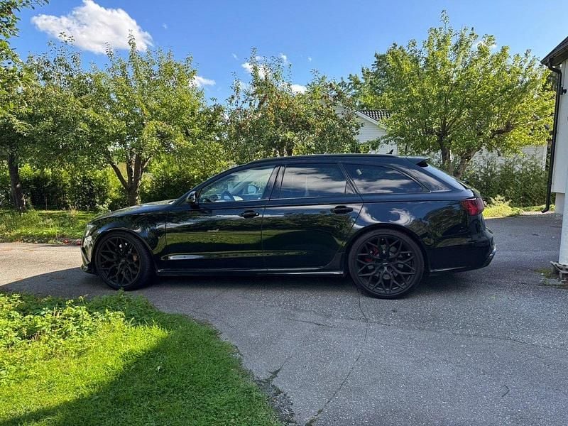 Svart Begagnad 2018 Audi RS6 Performance Kombi | 614 000 kr - Bild 1/4