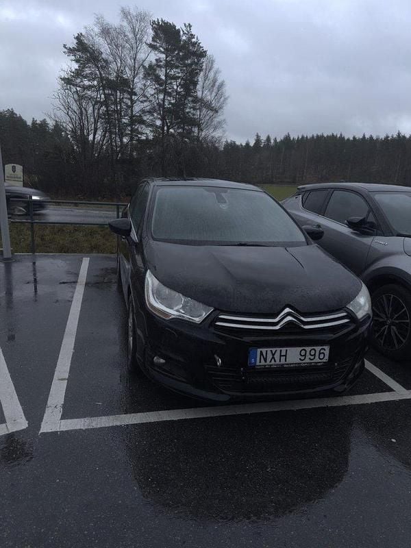 Begagnad 2013 Citroën C4 Halvkombi | 30 000 kr (Superpris) - Bild 1/4