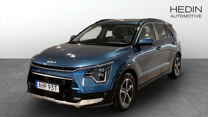 Blå (blue) Begagnad 2022 Kia Niro SUV | 319 900 kr (Dyr) - Bild 1/4