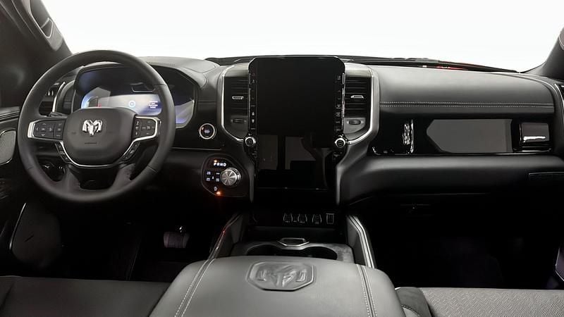 Ny RAM 1500 426 HK (313 kW) 2025 Svart Pickup