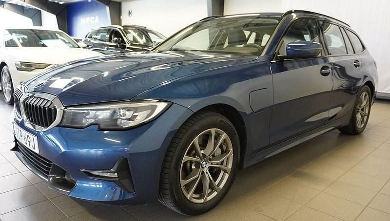 Begagnad BMW 330 Sport Line 292 HK (214 kW) 2021 Blå Kombi