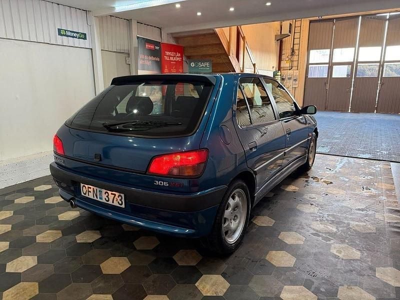 Begagnad Peugeot 306 Sport 121 HK (88 kW) 1996 Mörkblå Halvkombi