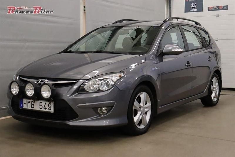 Grå Begagnad 2012 Hyundai i30 Kombi | 49 900 kr (Marknadspris) - Bild 1/4