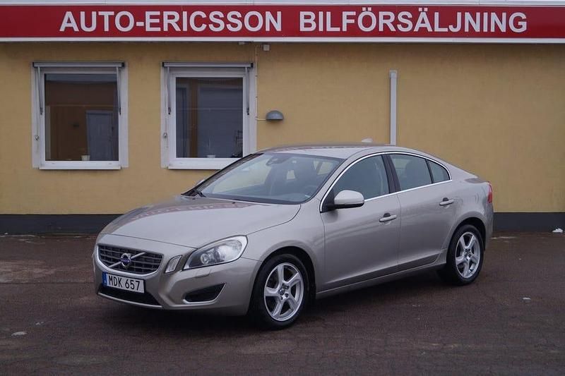 Begagnad Volvo S60 Momentum 116 HK (85 kW) 2011 Brun Sedan