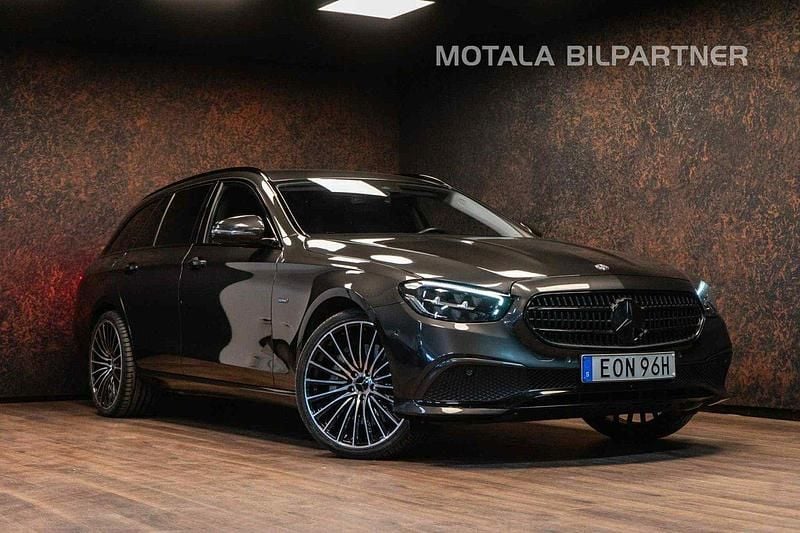 Grå Begagnad 2021 Mercedes E300 Avantgarde Kombi | 375 000 kr (Marknadspris) - Bild 1/3