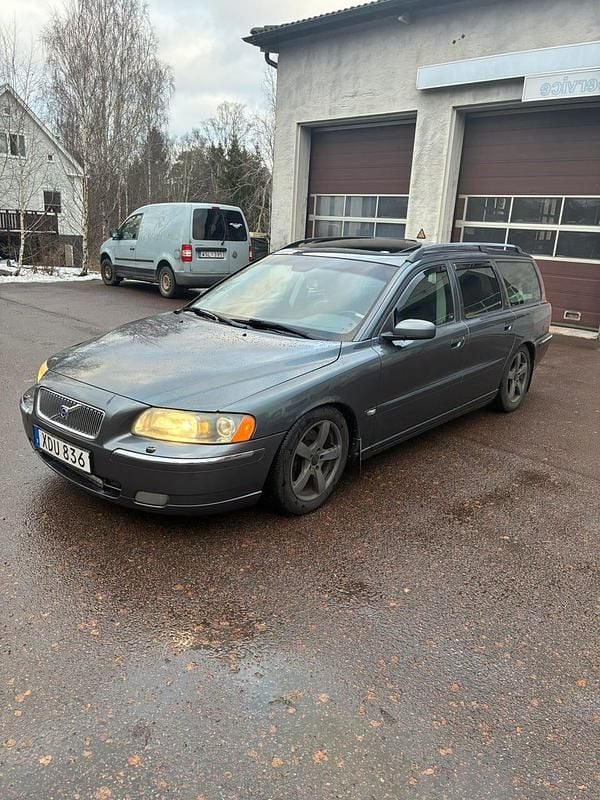 Begagnad 2006 Volvo V70 Kombi | 30 000 kr (Marknadspris) - Bild 1/4