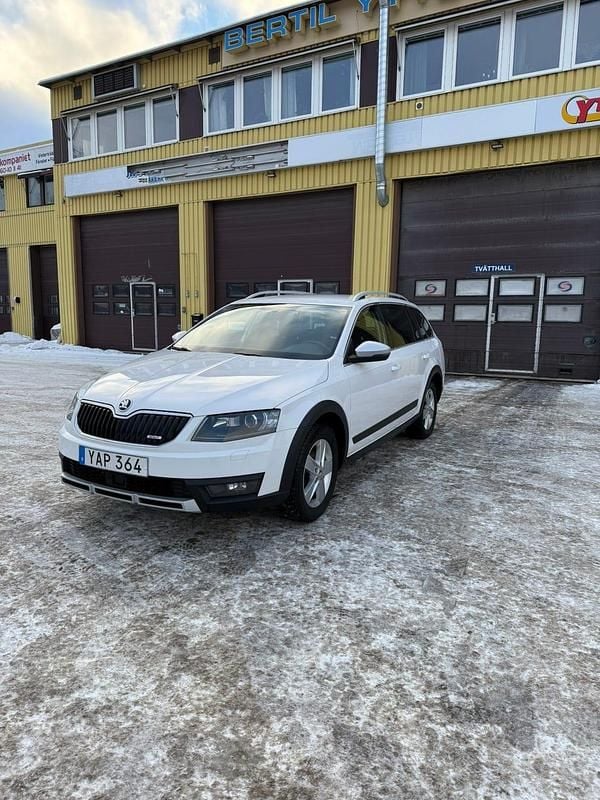 Begagnad Skoda Octavia Scout 150 HK (110 kW) 2016 Kombi