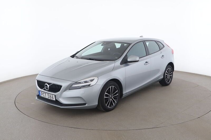 Silver Begagnad 2016 Volvo V40 Momentum Kombi | 127 000 kr (Marknadspris) - Bild 1/4