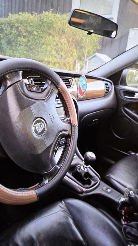 Blå Begagnad 2003 Jaguar X-type Sedan | 38 900 kr (Superpris) - Bild 1/4
