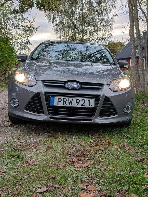 Brun Begagnad 2014 Ford Focus Titanium Kombi | 59 000 kr (Bra pris) - Bild 1/4