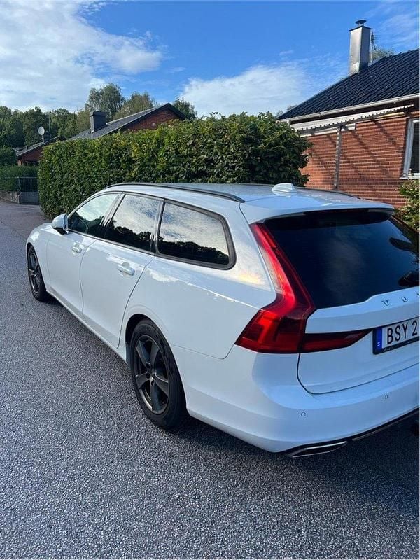Vit Begagnad 2017 Volvo V90 Kombi | 139 000 kr (Bra pris) - Bild 1/4