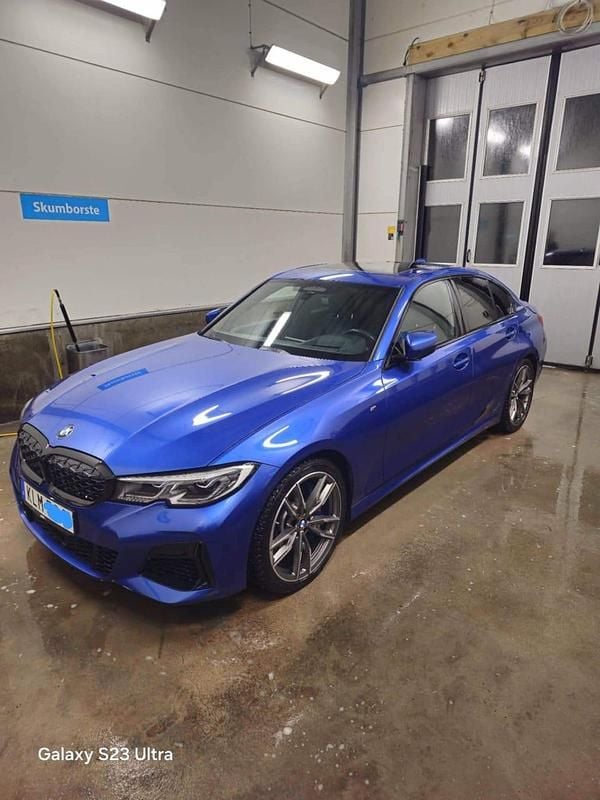 Portimaoblå Begagnad 2020 BMW M340 M Sport Sedan | 520 000 kr - Bild 1/4