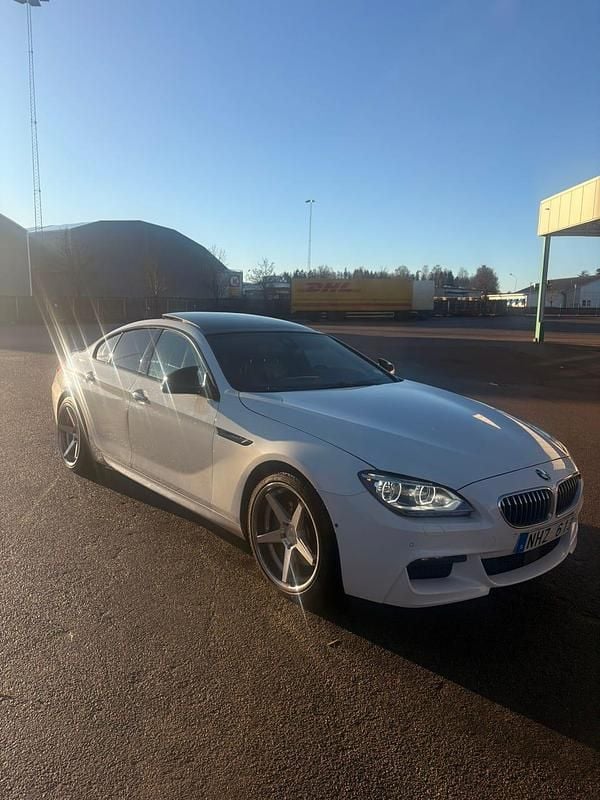 Alpinweiss 3 Begagnad 2013 BMW 640 Sportkupé | 259 000 kr (Bra pris) - Bild 1/4