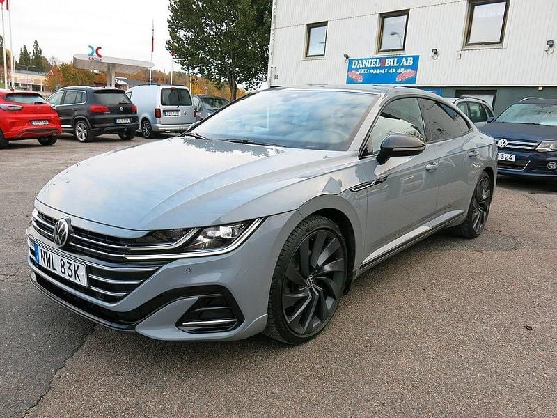 Grå Begagnad 2021 VW Arteon R-line Halvkombi | 329 000 kr (Marknadspris) - Bild 1/4