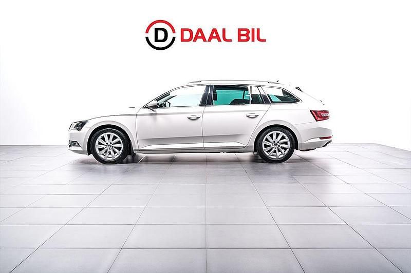 Vit Begagnad 2017 Skoda Superb Business Line Kombi | 164 700 kr (Bra pris) - Bild 1/4