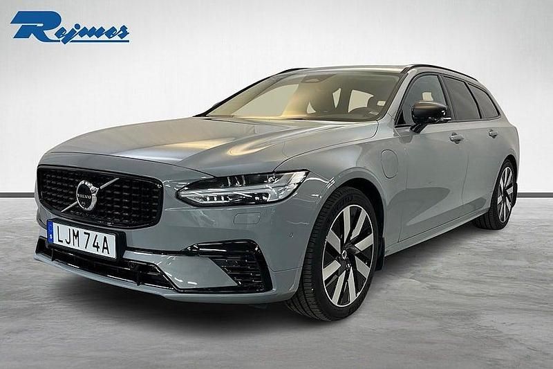 Grå (vapour grey metallic) Begagnad 2024 Volvo V90 Plus Kombi | 479 900 kr (Marknadspris) - Bild 1/4